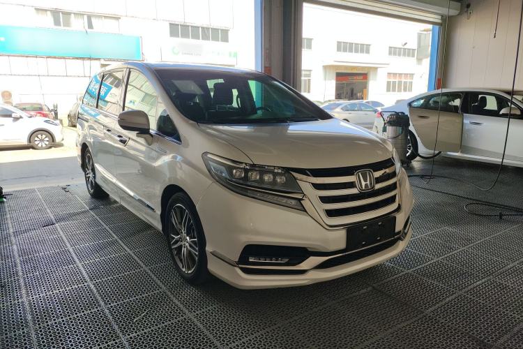 Used Honda Elysion 2019 2.0L Hybrid Luxury Edition Front Right 45 Deg