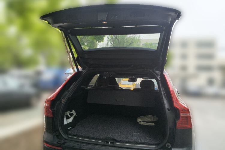 Used Volvo XC60 2022 B5 4x4 Smart Luxury Edition Trunk