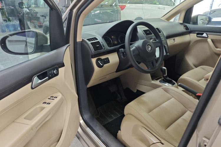 Used Volkswagen Touran 2015 1.4T DSG Comfort Edition 5 Seats