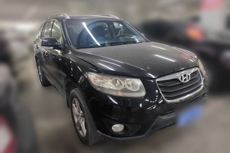 Used Hyundai Santa Fe Classic 2010 2.4 Luxury Edition 7-Seater Four-Wheel Drive Front Right 45 Deg