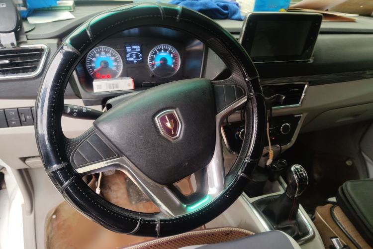 Used Jinbei New Hiace S 2023 1.5L Wealth Edition Passenger Van 5/6/7-Seater Non-Air-Conditioned Version SWC15M