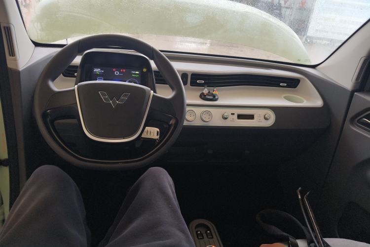 Used Wuling Hongguang MINIEV 2022 Macaron Premium Model – Lithium Iron Phosphate Center Console