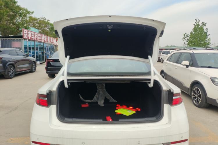 Used Geely Auto Preface 2026 Model Oriental Yao 1.5TD Fuyao Edition Trunk