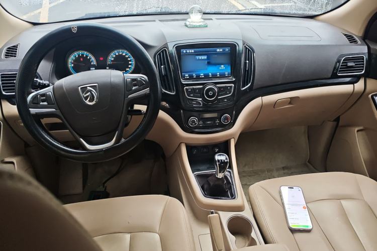 Used Baojun 730 2014 1.5L Manual Luxury Navigation ESP Version 7 Seats
