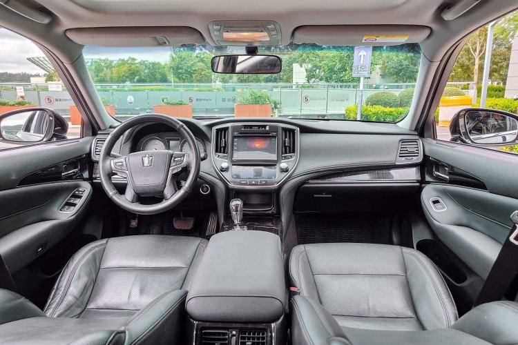 Used Toyota Crown 2015 2.0T Fashion Edition
