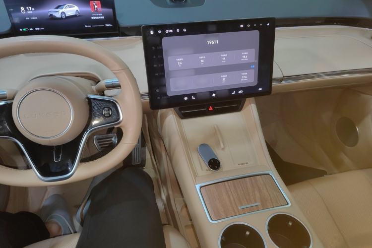 Used Hima Luxeed R7 2024 All-Electric 802 km Max