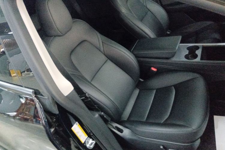 Used Tesla Model Y 2023 Rear-Wheel-Drive Version Right Front Seat