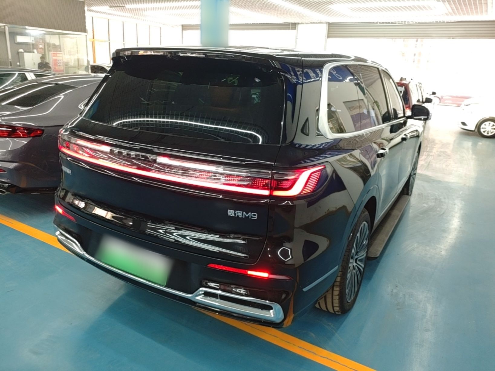 Geely Galaxy M9 2025 Model 210km Four-Wheel-Drive Leading Edition — снимка 6