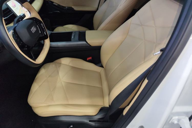 Used Geely Galaxy L6 2024 125km PLUS Dragon Edition
