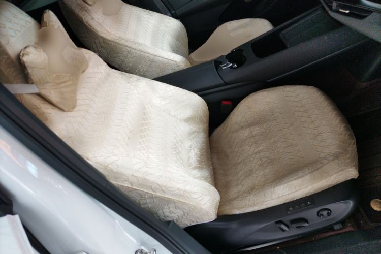 Used Volkswagen ID.UNYX 2024 Pro Long-Range Version Right Front Seat