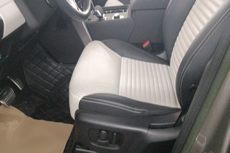 Used Land Rover Discovery 2023 Revised Version 360 PS R-Dynamic S Left Front Seat