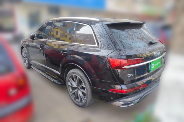 Used Audi Q7 2021 55 TFSI quattro S line Sport model
