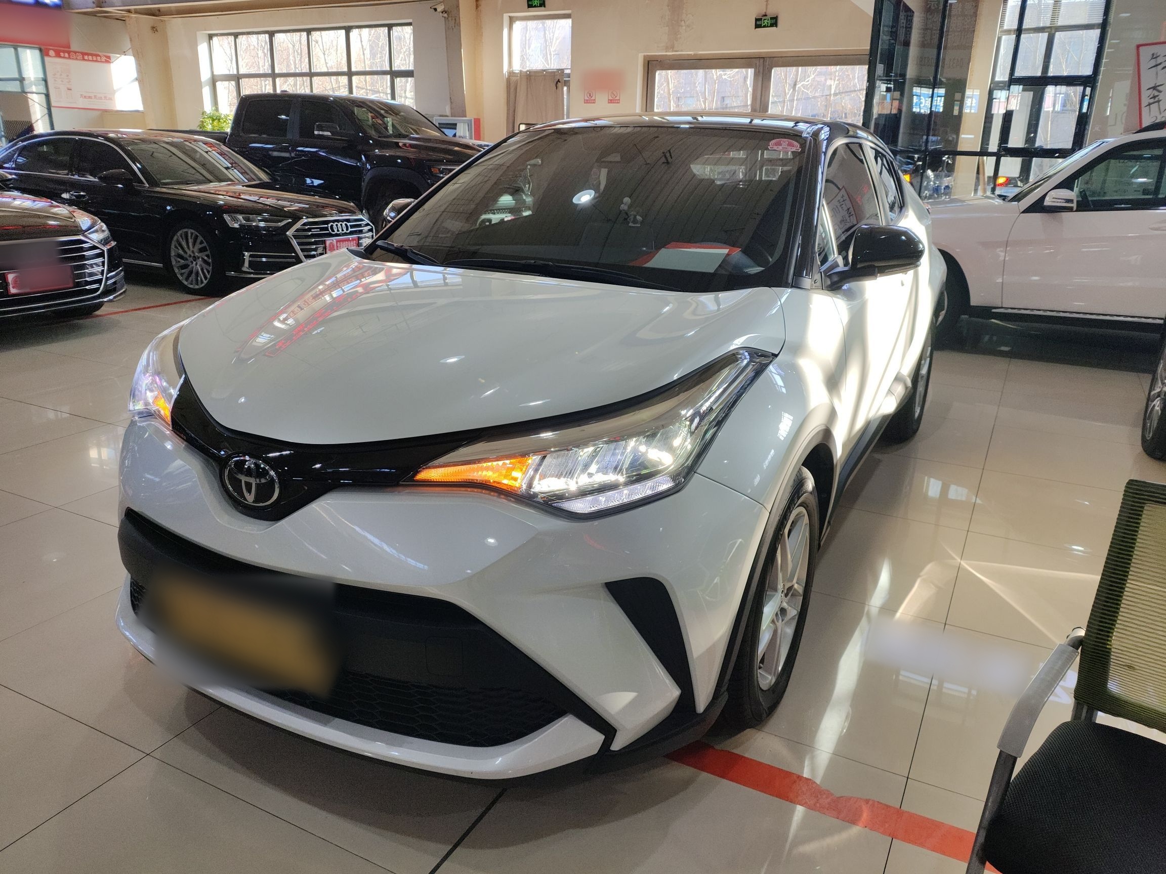 تحت مقدمة السيارة