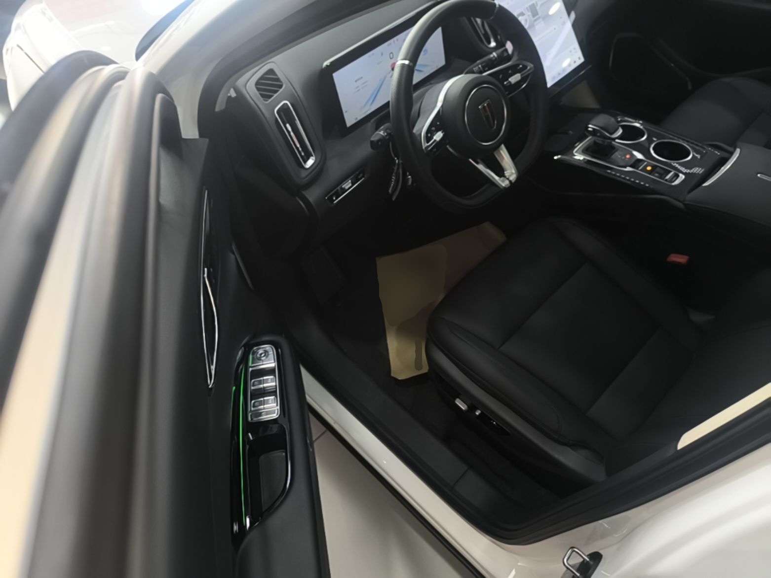 Hongqi HS3 PHEV 2025 Model 117km Jingwei Edition — снимка 18