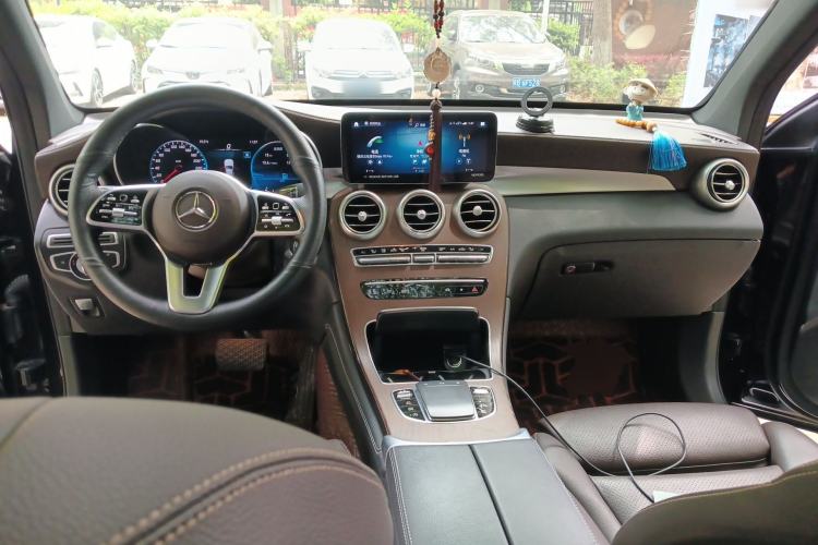 Used Mercedes-Benz GLC 2022 GLC 300 L 4MATIC Dynamic Model Center Console