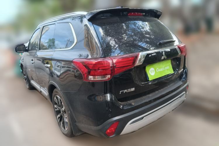 Used Mitsubishi Outlander 2019 2.4L 4x4 Zhi Xiang Edition 5 Seats China VI Standard
