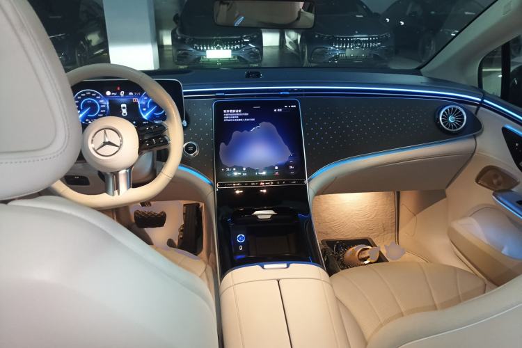 Used Mercedes-Benz EQE 2022 350 First Edition Special Version Center Console