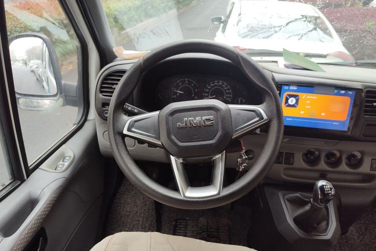 Used JMC Transit 2019 2.8T Commercial Version Intelligent Automatic Transmission Short Wheelbase Mid-Roof Design 6 Seats China VI Emission Standard – JX493 Steering Wheel