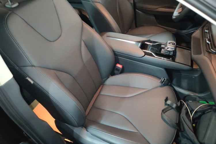 Used Hongqi E-QM5 2022 431 km Charge & Enjoy Edition
