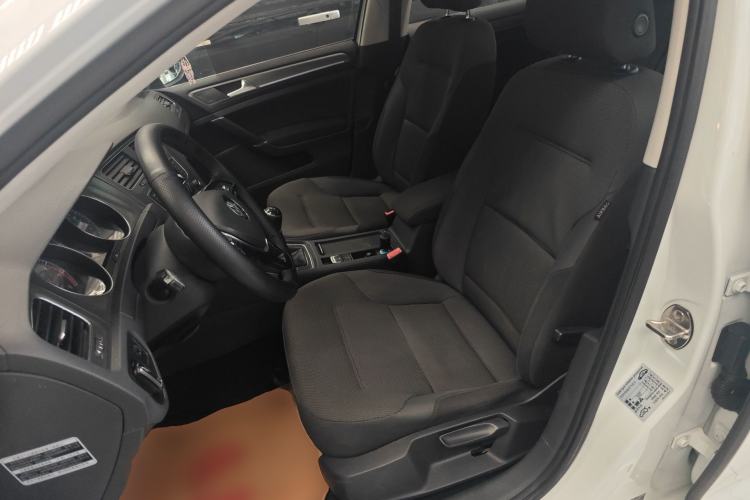 Used Volkswagen Golf 2016 230TSI Manual Comfort Version
