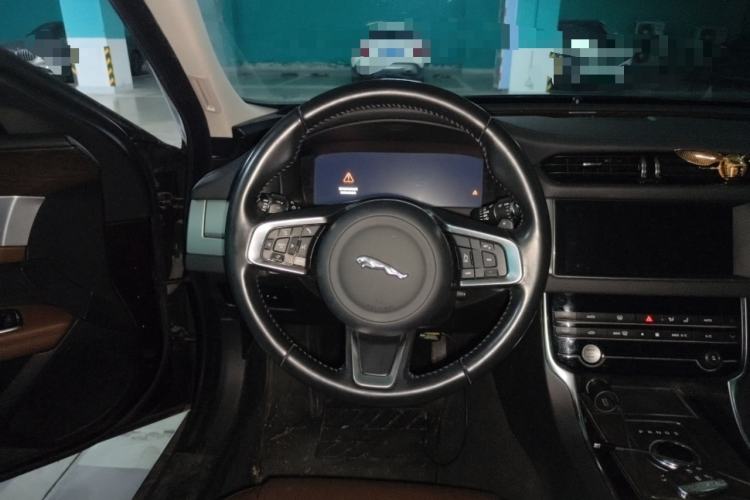 Used Jaguar XFL 2019 XFL 2.0T 250 PS Two-Wheel-Drive Luxury Edition Steering Wheel