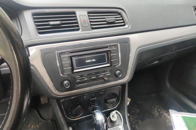 Used Volkswagen Lavida 2017 1.6L Automatic Comfort Edition Audio And AC Panel