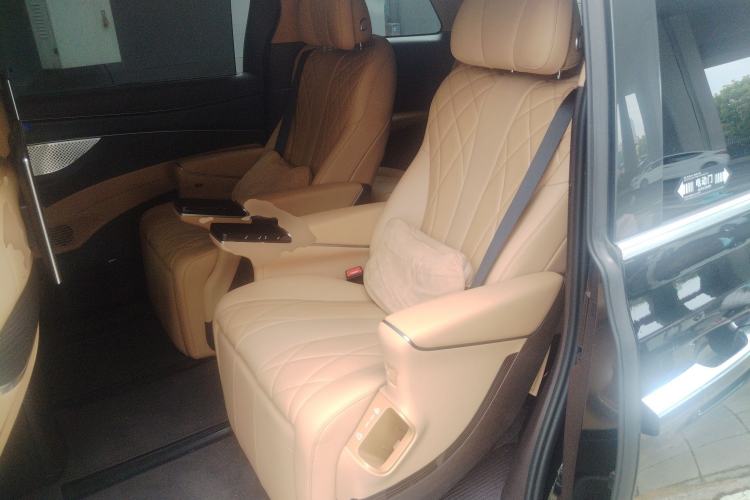 Used Denza D9 2025 DM-i Intelligent Drive 1020 Four-Wheel Drive Flagship Model Left Rear Seat