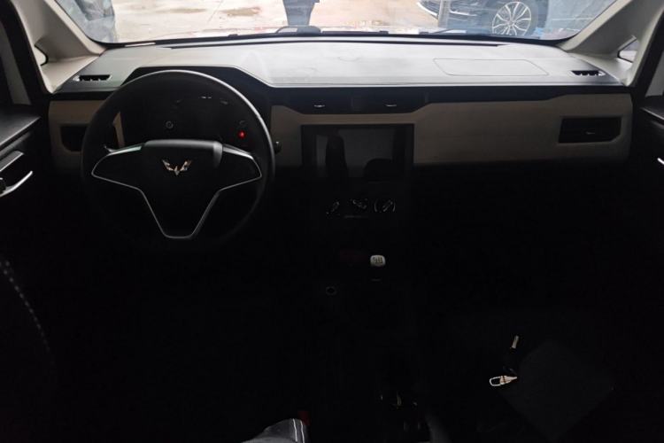 Used Wuling Hongguang PLUS 2019 1.5T Manual Comfort Version 7 Seats Center Console