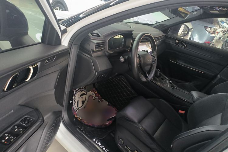 Used Lynk & Co 01 EM-P 2021 1.5TD PHEV Halo Interior 3