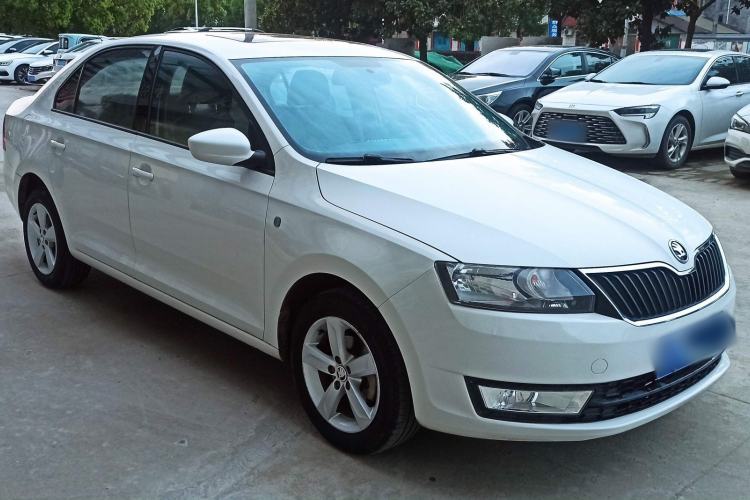 Used Skoda Rapid 2015 1.6L Automatic Smart Selection Model Exterior 7
