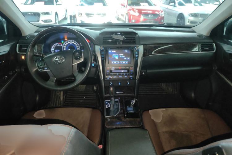 Used Toyota Camry 2016 2.5G 10th Anniversary Deluxe Navigation Edition Center Console