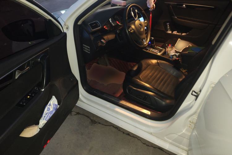 Used Volkswagen Magotan 2015 Facelift 1.8TSI Luxury Model Driver Seat