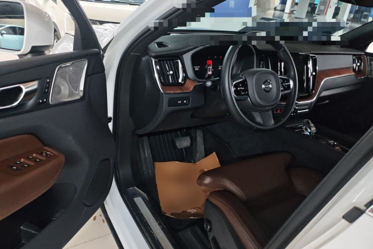 Used Volvo XC60 New Energy 2025 Plug-in Hybrid Long-Range All-Wheel Drive Smart Luxury Edition Driver Seat