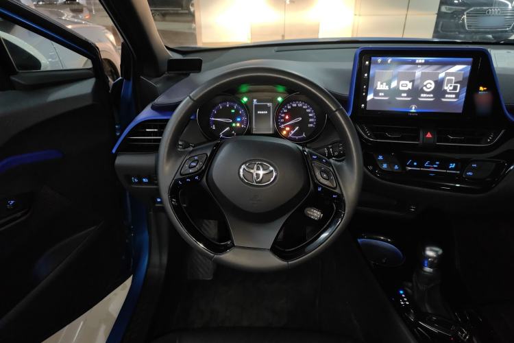 Used Toyota IZOA 2018 2.0L Yichi Version China VI Standard