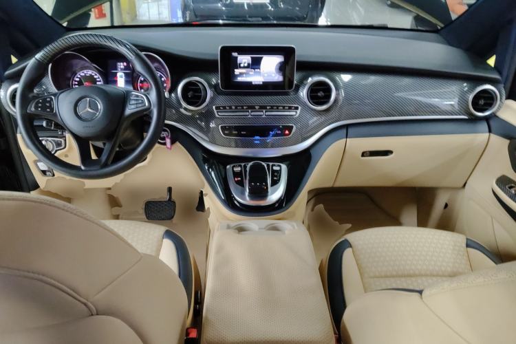 Used Mercedes-Benz V-Class 2018 V250 2.0T Extended Version 5.37 meters Middle East Edition
