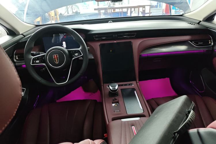 Used Hongqi H5 2024 2.0T Automatic Smart Connect Flagship Edition Center Console