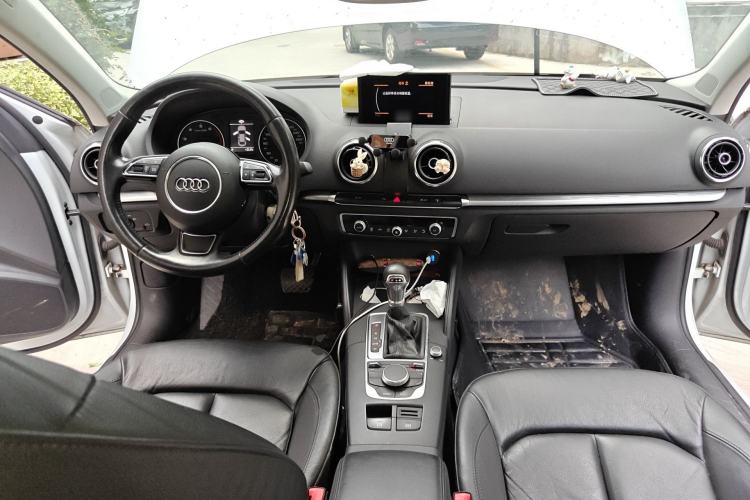 Used Audi A3 2014 Limousine 35 TFSI Automatic Comfort Model Center Console