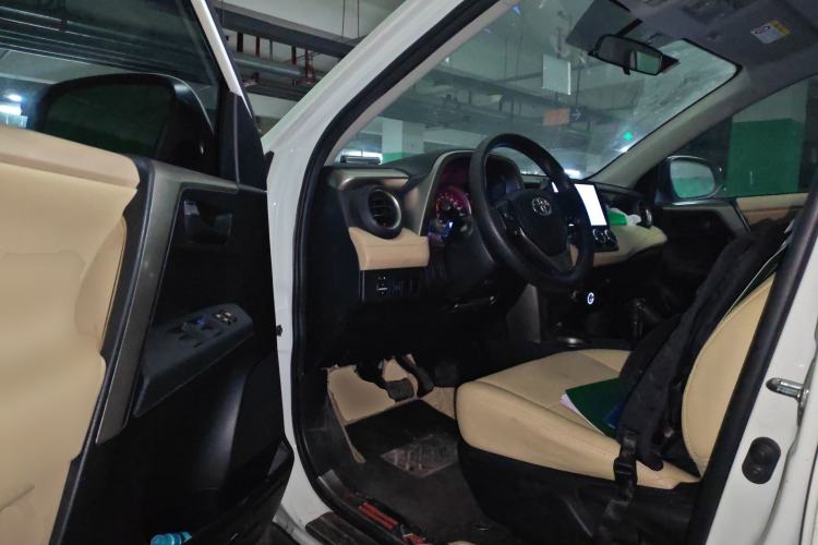 Used Toyota RAV4 2013 2.0L CVT Two-Wheel Drive Urban Edition
