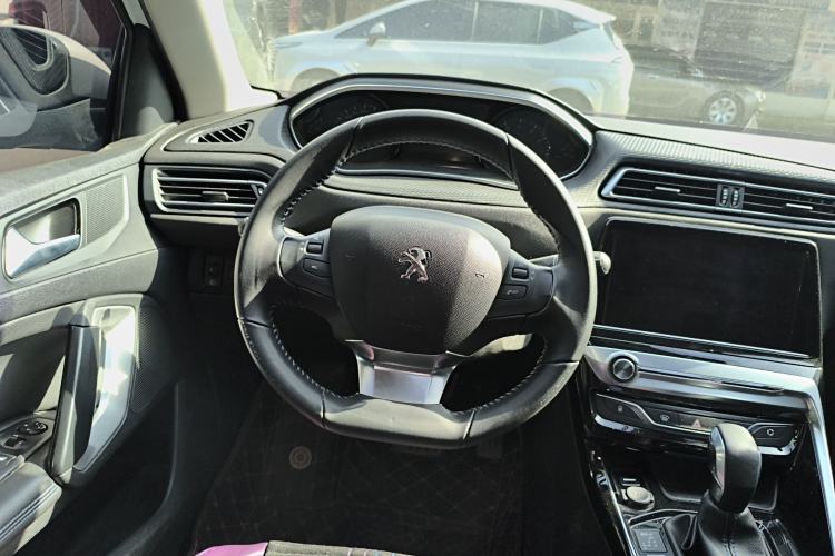 Used Peugeot 308 2019 1.6L Automatic Luxury Version China V Standard Steering Wheel