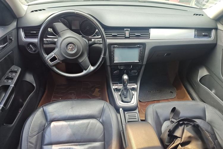 Used Volkswagen Bora 2014 1.6L Automatic Comfort Model Center Console