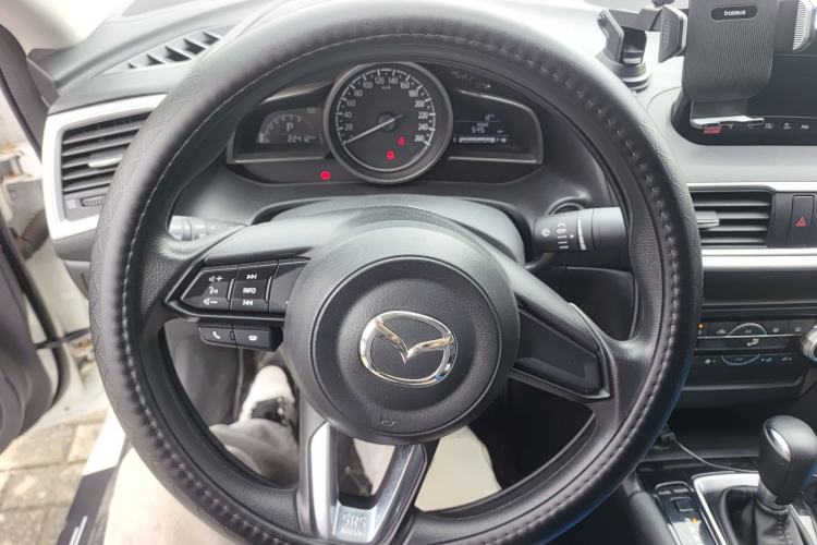 Used Mazda 3 Axela 2019 Cloud-Controlled Sedan 1.5L Automatic Luxury Model China VI Standard Steering Wheel