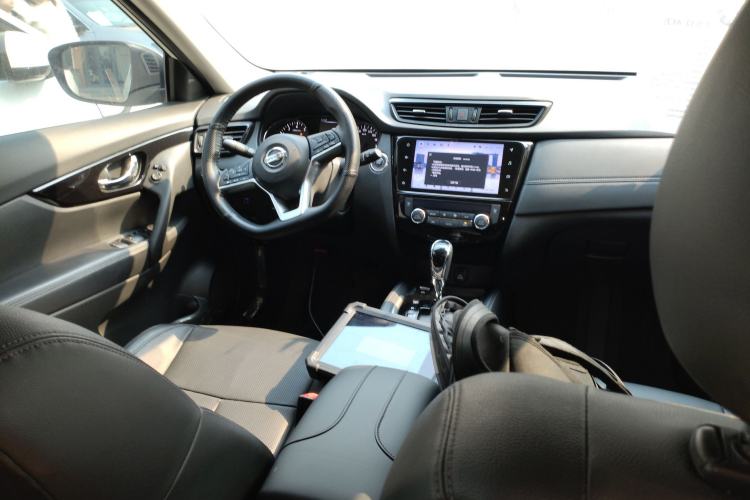 Used Nissan X-Trail 2023 Classic 2.0L Two-Wheel Drive Smart Connect & Comfort Edition Center Console