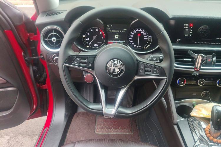 Used Alfa Romeo Stelvio 2017 2.0T 200HP Luxury Edition
