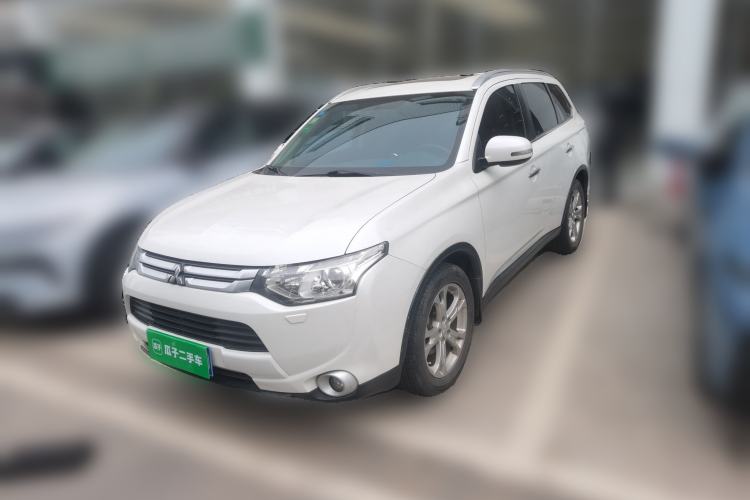 Used Mitsubishi Outlander 2014 2.4L 4x4 Deluxe Value Edition 7 Seats