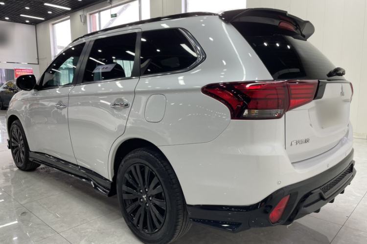 Used Mitsubishi Outlander 2021 2.4L 4x4 DynaDrive Edition 5 Seats Exterior 7