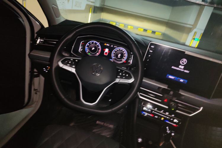 Used Volkswagen Sagitar 2023 280TSI DSG Excellence Plus Edition Steering Wheel