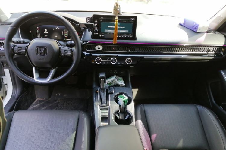 Used Honda Civic 2023 240TURBO CVT Dynamic Control · C-Position Guest Special Edition Center Console