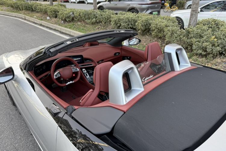 Used MG Cyberster 2024 520 km Legendary All-Wheel-Drive Version
