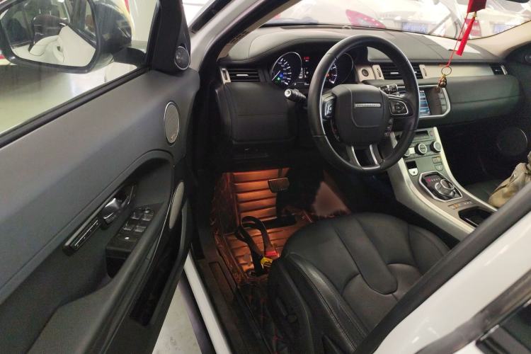 Used Land Rover Range Evoque 2015 2.0T Five-Door Zhiyao Edition Interior 3