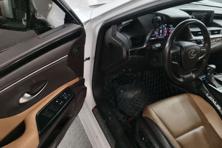 Used Lexus ES 2018 200 Excellence Edition China V Standard
